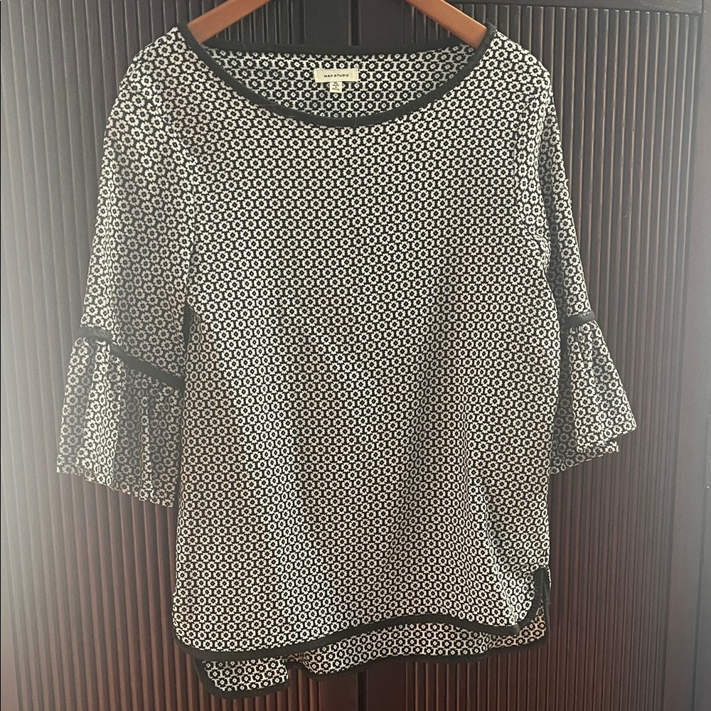 Max Studio Black and White Geometric Blouse
